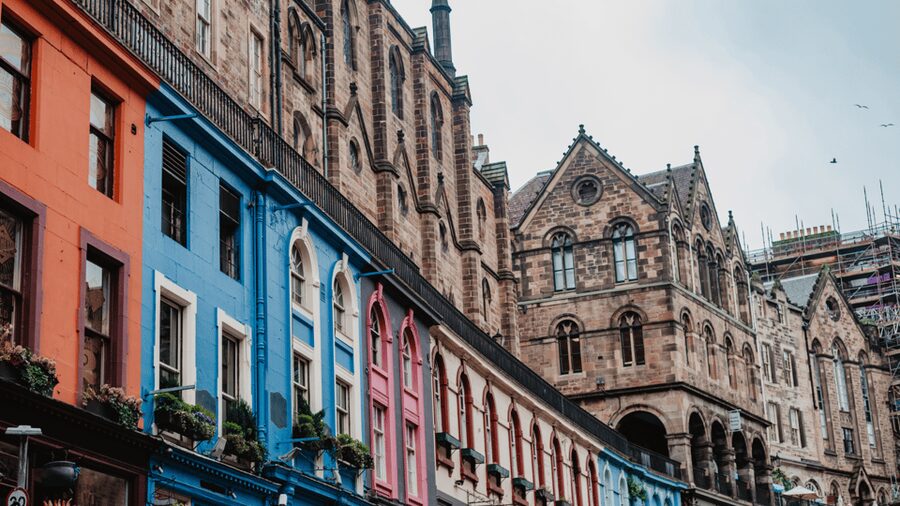 Edinburgh: Discover Edinburgh's Old Town Walking Tour - Finding Your Bearings on the Royal Mile Start Point