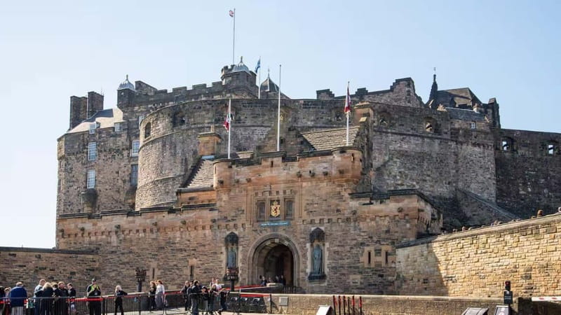 Edinburgh: Edinburgh Castle Guided History Tour with Tickets - St Margaret’s Chapel and the symbols that outlast the fights