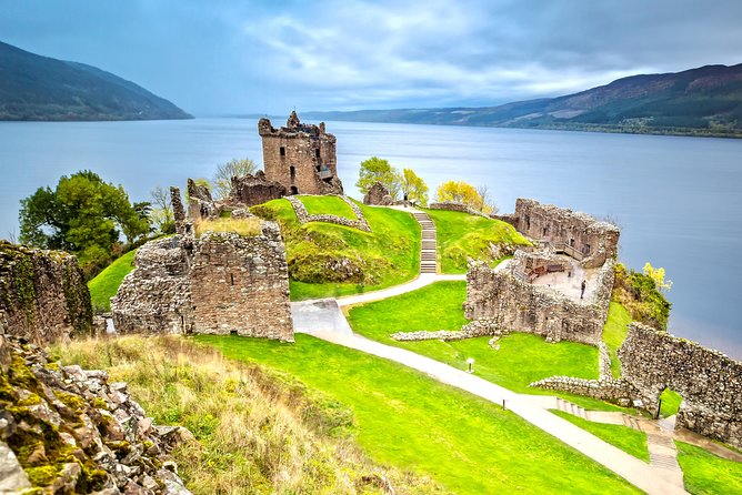 Edinburgh: Eilean Donan, Loch Ness & Glenfinnan 2-Day Tour - Commando Memorial and the Ben Nevis view that anchors the day