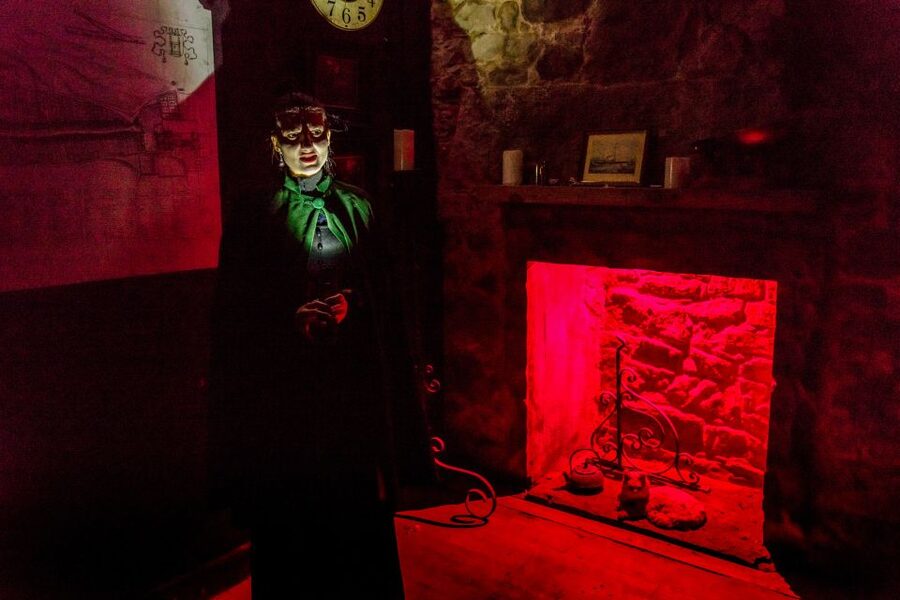 Edinburgh: Evening Underground Ghost Tour - Entering Edinburgh’s Underground: Royal Mile to Vaults in 75 Minutes