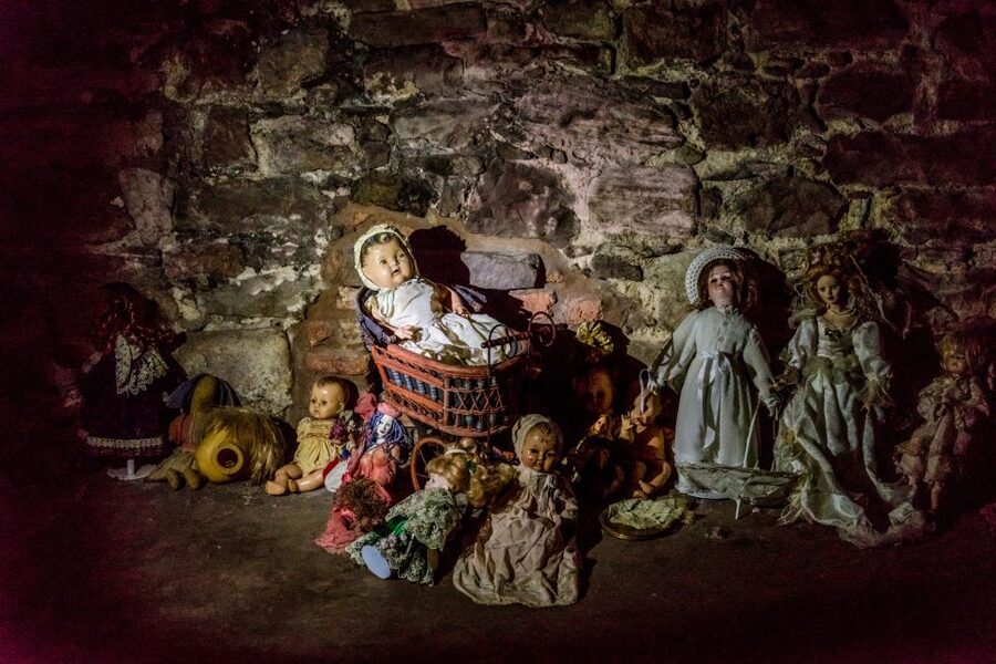 Edinburgh: Evening Underground Ghost Tour - Greyfriars Kirkyard: The Haunted Graveyard Stop That Changes the Mood