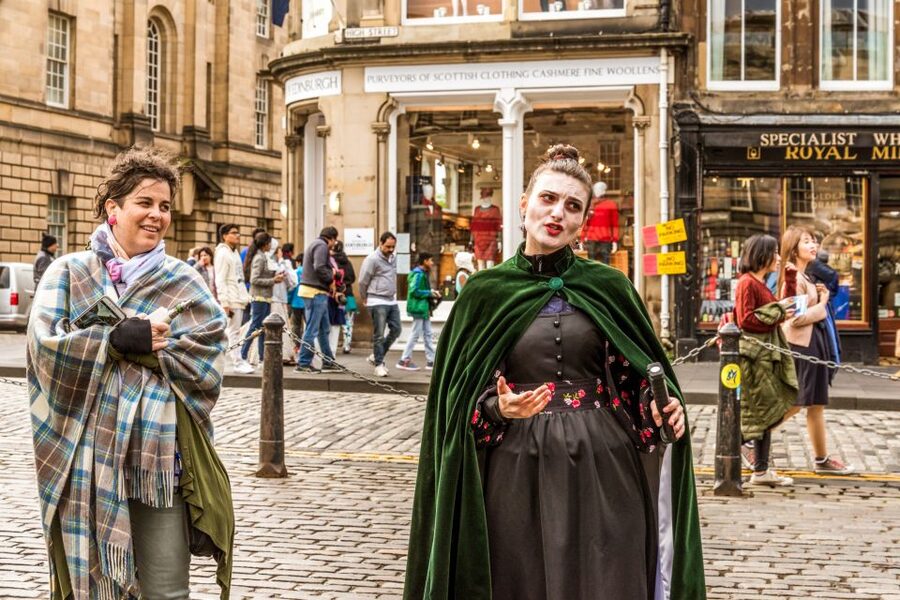 Edinburgh: Evening Underground Ghost Tour - Finding the Meeting Point: Police Box by Starbucks on the Royal Mile