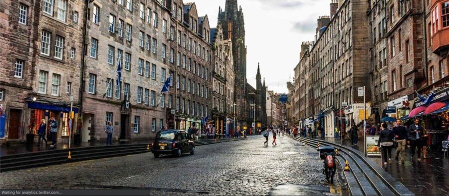 Edinburgh: Extreme Paranormal Underground Ghost Tour - The haunted cemetery route: why Greyfriars-style stories hit harder at night