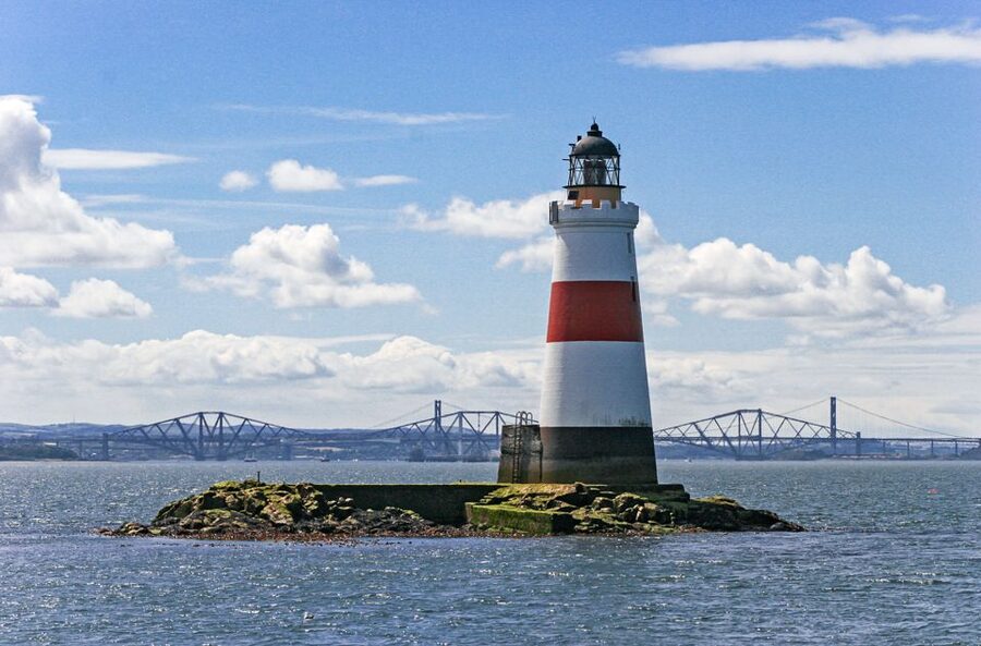 Edinburgh: 'Firth of Forth' Three Bridges Sightseeing Cruise - Onboard Setup: Heated Lounge, Deck Views, and Sound From the Commentary