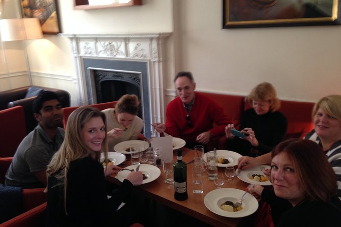 Edinburgh Food & Drink Tour with EatWalk Tours - St Giles’ meeting point, an easy walk loop
