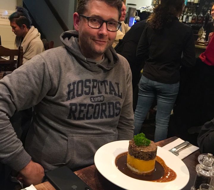 Edinburgh Food Tasting Tour with a Local - Historic pubs vs neighborhood restaurants with modern twists