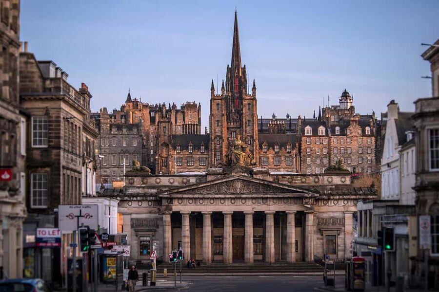 Edinburgh: Full-Day Walking Tour with Edinburgh Castle - Key highlights to expect
