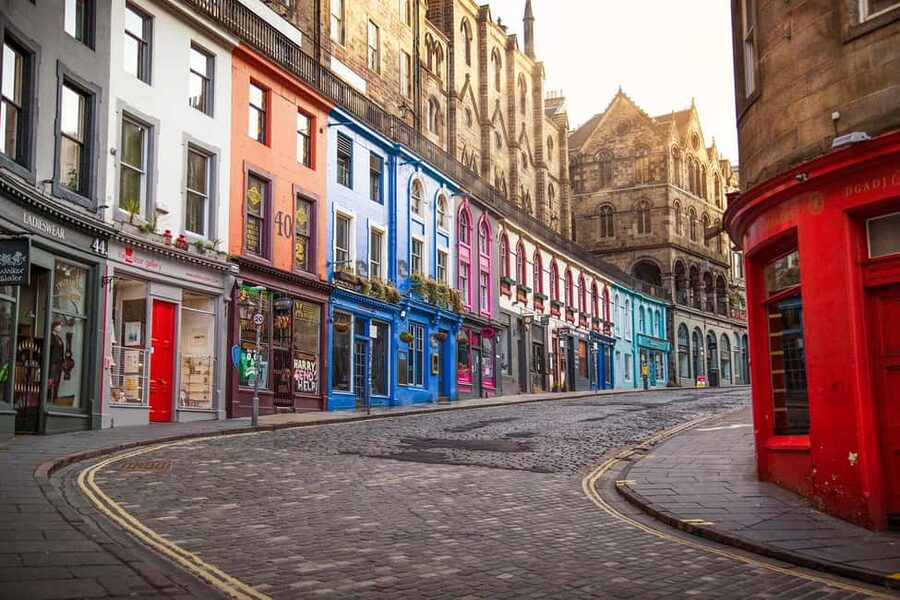 Edinburgh: Full-Day Walking Tour with Edinburgh Castle - Charlotte Square and the Georgian House: New Town elegance explained