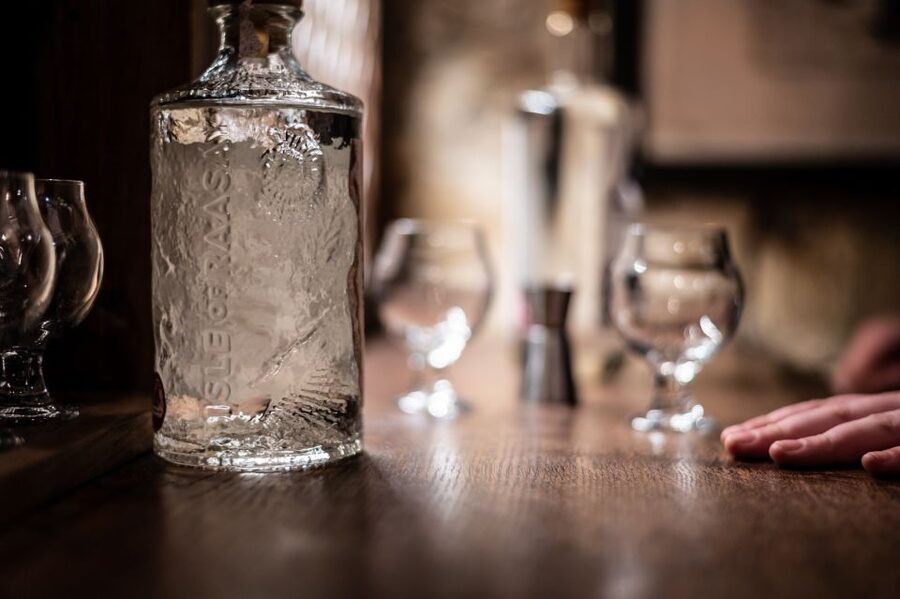 Edinburgh: Gin Tasting at Underground Venue - The story behind gin styles: Jenever, Old Tom, Navy Strength, London Dry