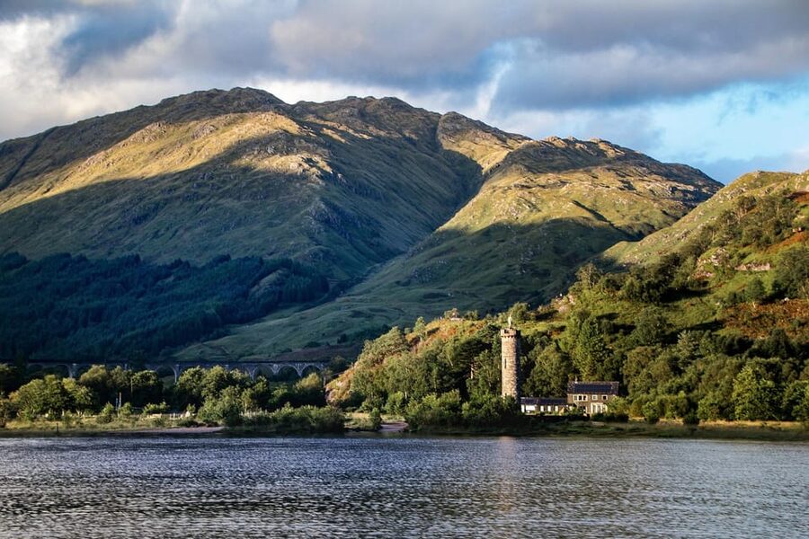 Edinburgh: Glenfinnan Viaduct, Glencoe & Fort William - The Jacobite Steam Train crossing: timing, limits, and photo realism