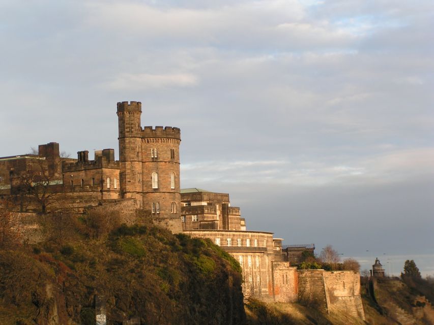 Edinburgh: Guided Tour in French - Meet at Grassmarket, Then Let the Guide Set the Pace