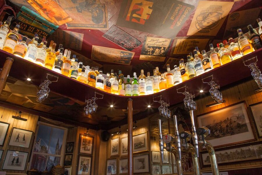 Edinburgh: Guided Whisky Tasting & Walking Tour - Appetizers and Pacing: Drinking Without the Rush