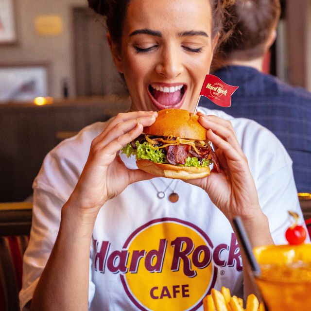 Edinburgh: Hard Rock Cafe with Set Menu for Lunch or Dinner - Service Pace: Small Group Energy and Priority Seating