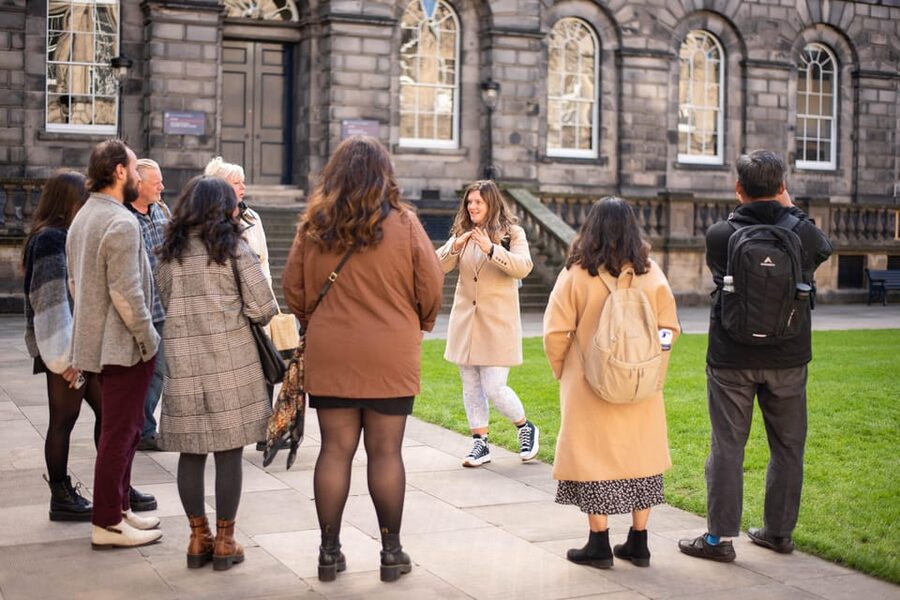 Edinburgh: Harry Potter Tour & Amazing Illusions Experience - Waverley Station and Old College: the story behind the stone