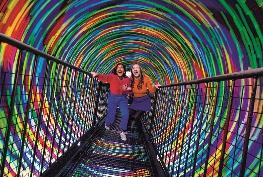 Edinburgh: Harry Potter Tour & Amazing Illusions Experience - Ending near Edinburgh City Chambers, then stepping into the five-floor illusion world