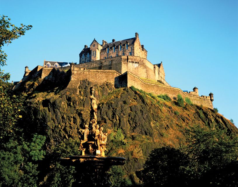 Edinburgh: Harry Potter Tour with Entry to Edinburgh Castle - Victoria Street and Edinburgh City Chambers: the Diagon Alley clue hunt