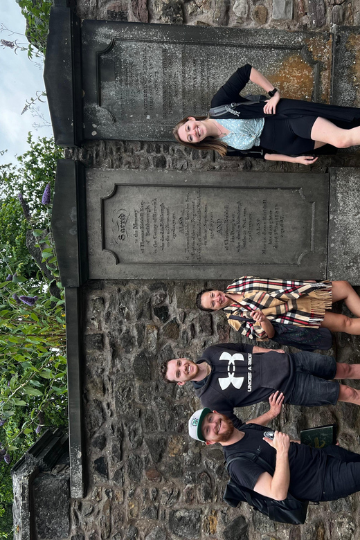 Edinburgh: Harry Potter Walking Tour and Castle Entry Ticket - Old Town storytelling: Greyfriars Kirkyard and the Tom Riddle thread