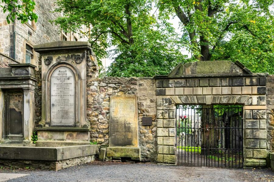 Edinburgh: Haunted Underground Vaults and Graveyard Tour - Key highlights at a glance