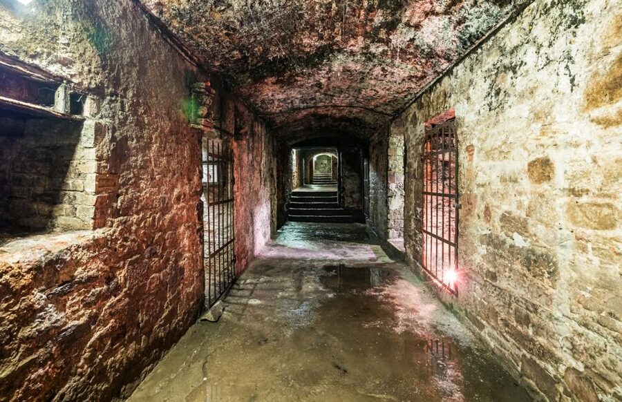 Edinburgh: Haunted Underground Vaults and Graveyard Tour - Down into the Edinburgh Vaults under South Bridge