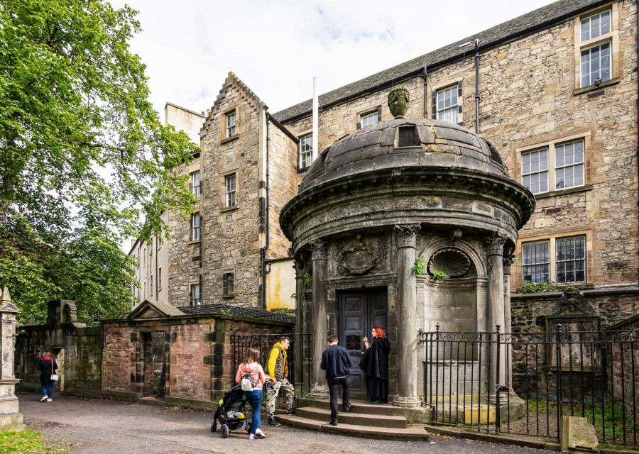 Edinburgh: Haunted Underground Vaults and Graveyard Tour - Who this tour suits best