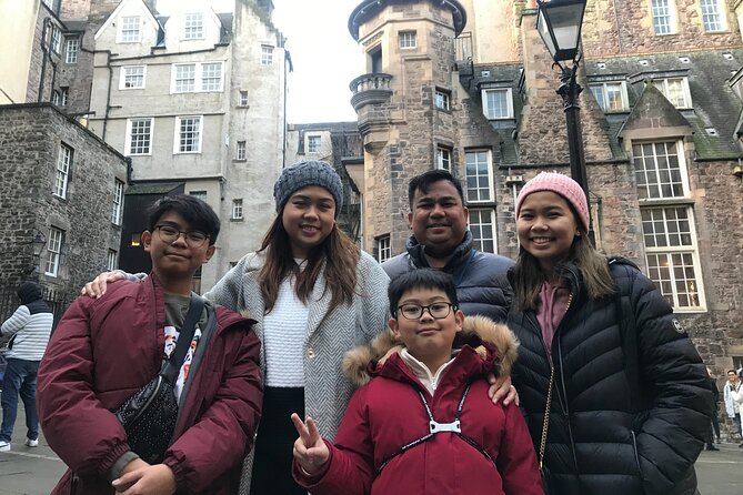 Edinburgh Highlights & Hidden Gems: Private Tour with a Local - Old Town streets, whisky stops, and pub atmosphere on foot