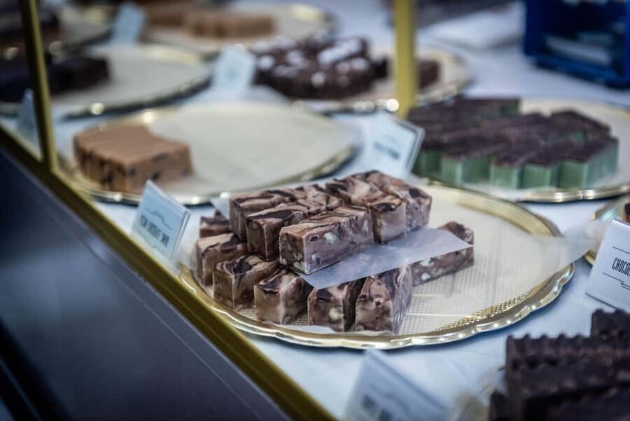Edinburgh: Historical Gems Tour & A Taste of Scottish Fudge - Canongate District: the best stretch for narrow streets and human-scale detail