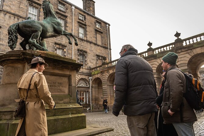 Edinburgh Historical Gems Tour with Whisky & Local Flavours - Holyroodhouse Finish: Mary Queen of Scots and the Optional Inside Visit