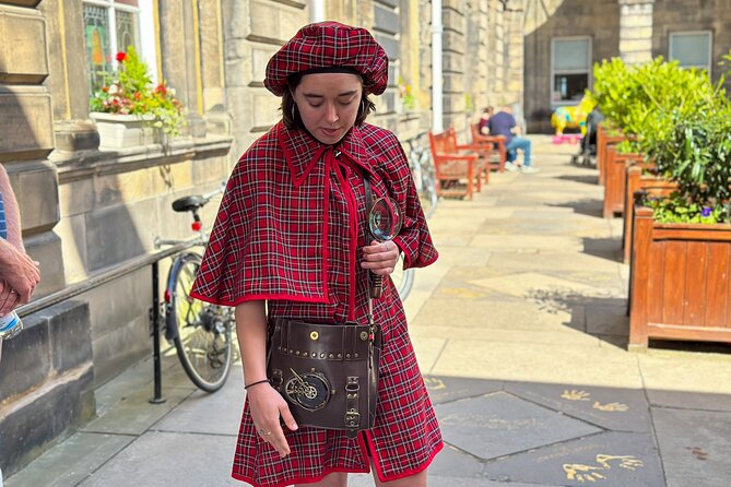 Edinburgh Historical Gems Tour with Whisky & Local Flavours - Getting There and Finding the Guide Without Stress