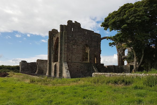 Edinburgh: Holy Island, Alnwick Castle & Kingdom of Northumbria - Who this tour suits best, and who should rethink it