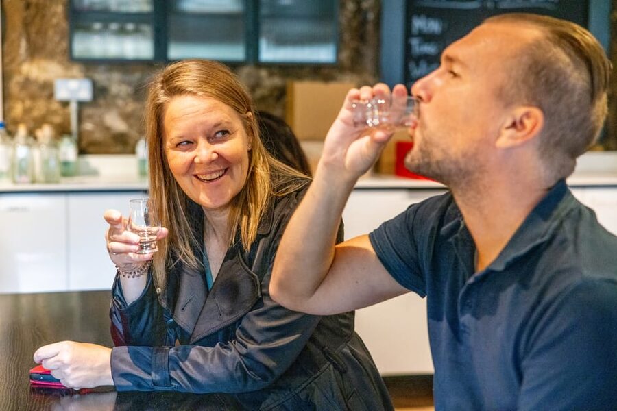 Edinburgh: Holyrood Distillery Whisky & Gin Tour - Getting there and tour rules that affect comfort