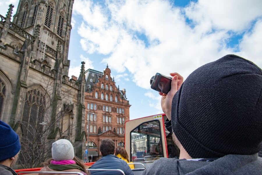 Edinburgh: Hop-On Hop-Off Bus Pass with 3 City Tours - Service hours and frequency, by season