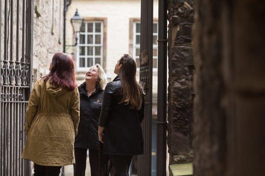 Edinburgh: Immersive Old Town Historical Walking Tour - Price and value: what $36 really buys you here