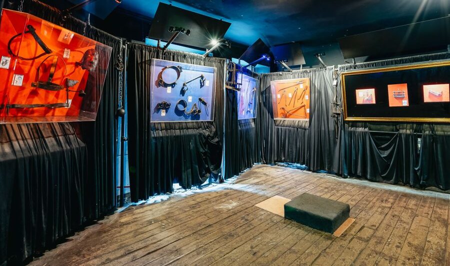 Edinburgh: Late-Night Underground Vaults Terror Tour - Going Underground to the South Bridge Vaults