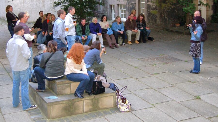 Edinburgh Literary Pub Tour with "Real-Actors" - Weather, IDs, and the under-18 pub rule