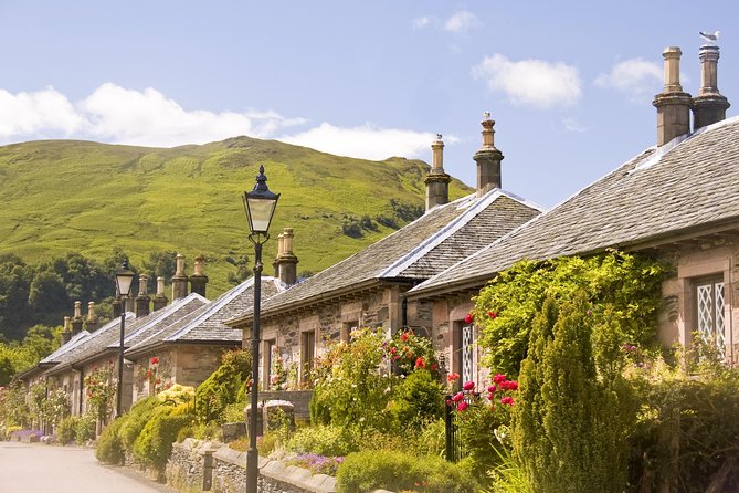 Edinburgh: Loch Lomond, Stirling Castle and the Kelpies Day Tour - Crossing Into Trossachs National Park via Aberfoyle iCentre
