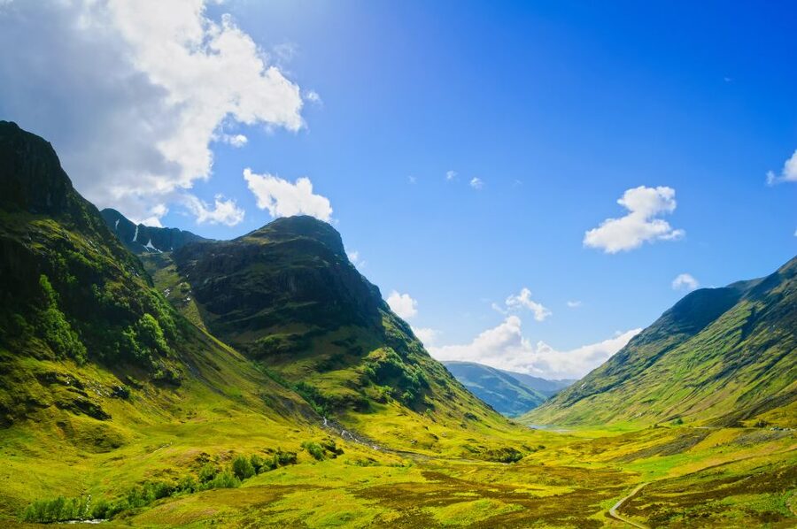 Edinburgh: Loch Ness, Inverness & Highlands Tour in Spanish - Fort Augustus, sailing time, and chasing Nessie in real life