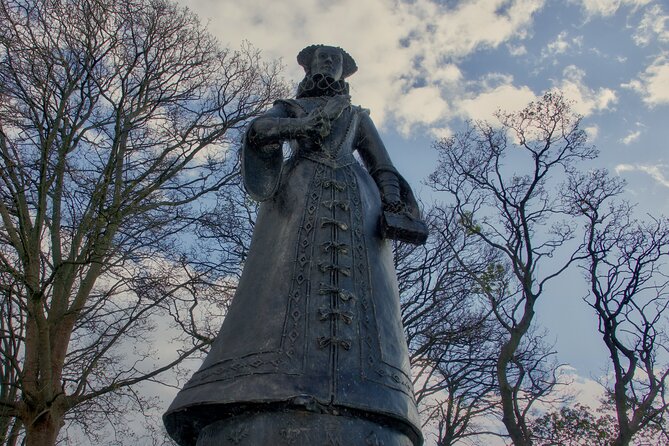 Edinburgh: Mary Queen of Scots Privately Guided Luxury Day Tour - Stirling Castle, Mary’s Early Crown, and Costumed Characters