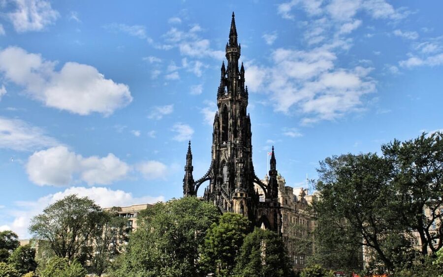 Edinburgh New Town: City Walking Tour & Exploration Game - What you actually learn: New Town’s Athens of the North vibe