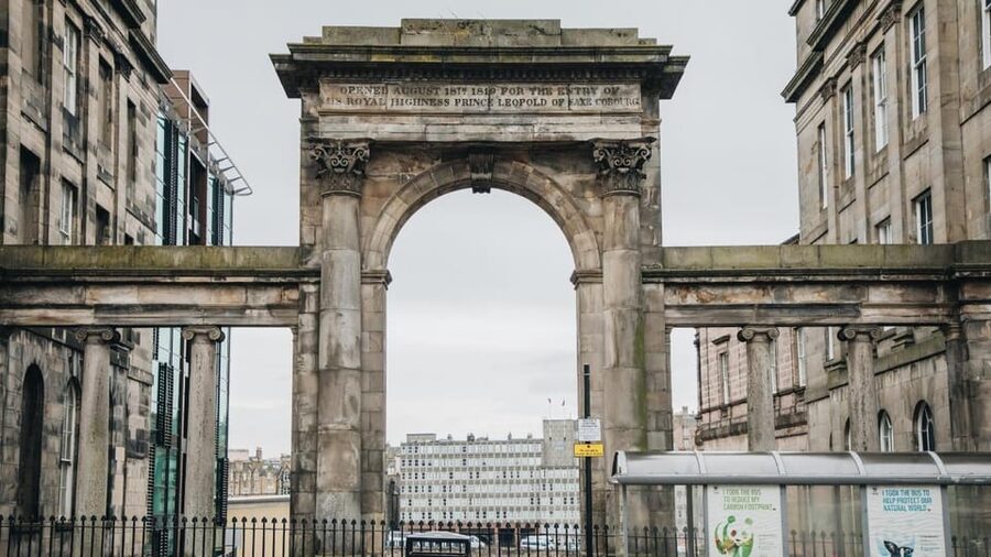 Edinburgh New Town: City Walking Tour & Exploration Game - Gear and practical prep so the quest runs smoothly