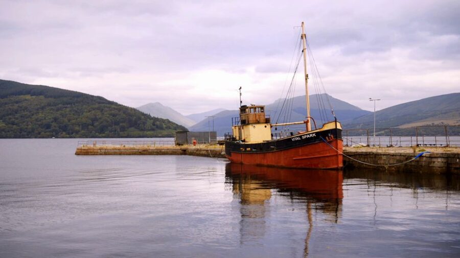 Edinburgh: Oban, Kilchurn Castle & Inveraray Tour in Spanish - Oban: The Seafood Capital Break You Actually Need