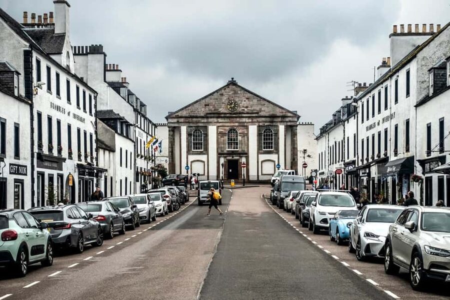 Edinburgh: Oban, Kilchurn Castle & Inveraray Tour in Spanish - Inveraray: Royal Burgh Charm Near Loch Fyne