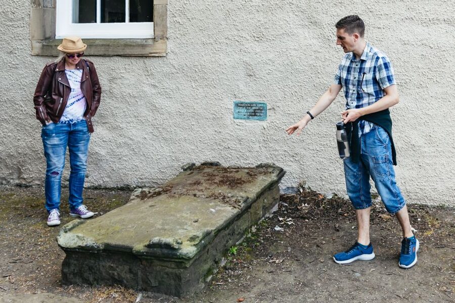 Edinburgh: Old Town and Underground Historical Tour - What to Wear and Bring (So the Stairs and Weather Do Not Win)