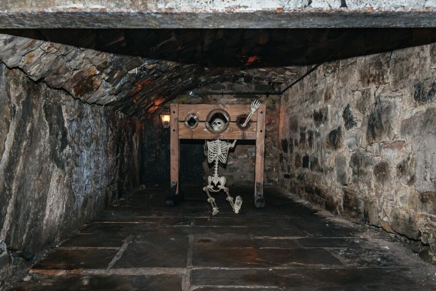 Edinburgh: Old Town and Underground Historical Tour - Going Underground: Eight Steps Into Edinburgh’s Vaults