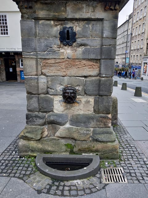 Edinburgh: Old Town Highlights Walking Tour - Who This Tour Suits Best in Your Edinburgh Plan