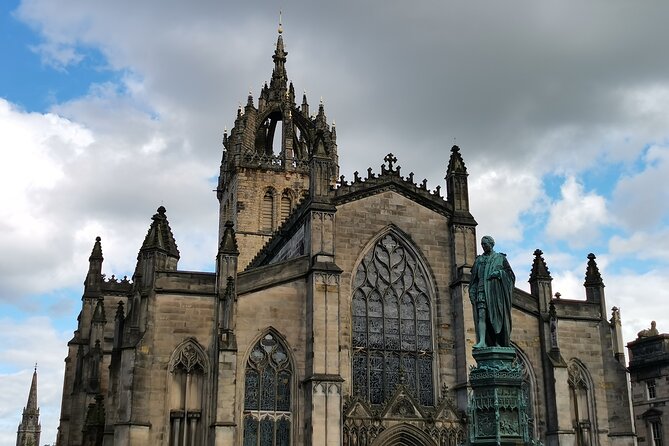 Edinburgh Old Town Private Self-Guided Tour - The Hub, Edinburgh Castle, and Grassmarket after dark energy