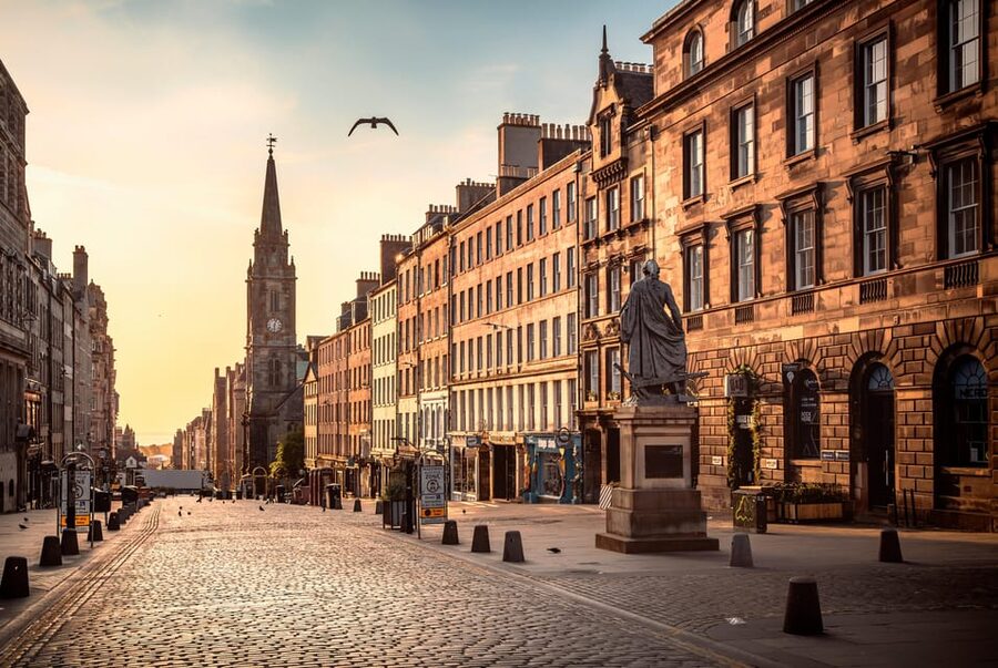 Edinburgh: Old Town Private Walking Tour with Historian - Price and value for a group up to 10