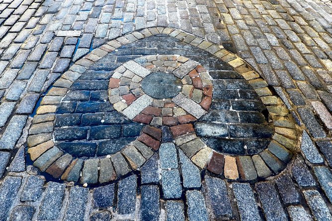 Edinburgh - Old Town Stories - Writers’ Museum: an older building with modern literary focus