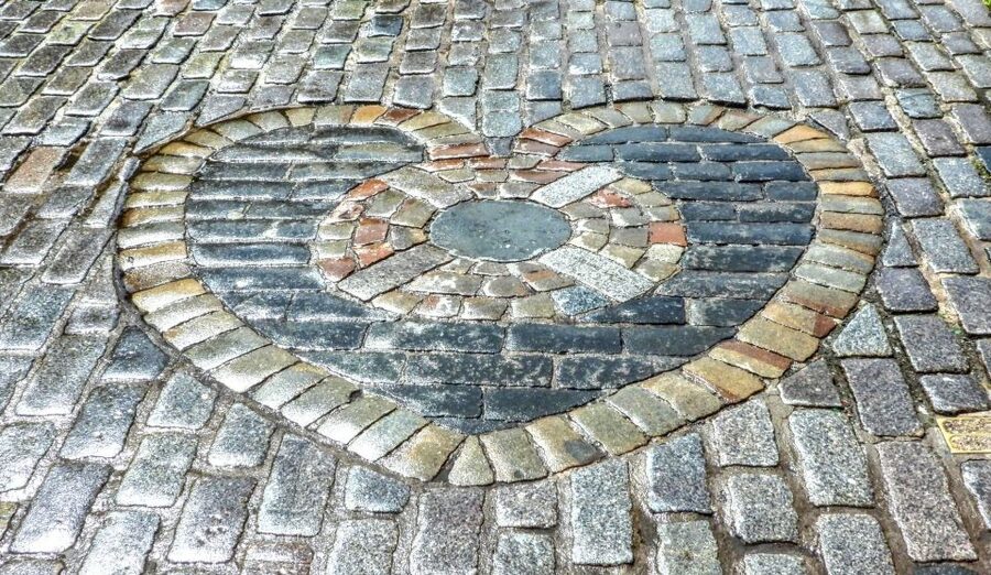 Edinburgh: Old Town Stories - Guided Walking Tour - Two hours of walking, but it feels more like guided wandering