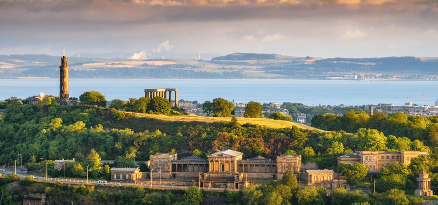 Edinburgh: Old Town Walking Tour with an APP - Key things to know before you start