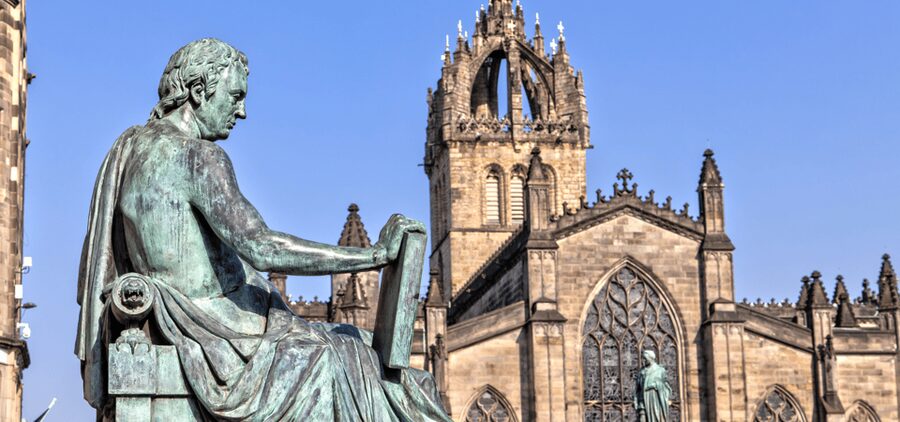 Edinburgh: Old Town Walking Tour with an APP - Price and value: what $9 buys you in Edinburgh